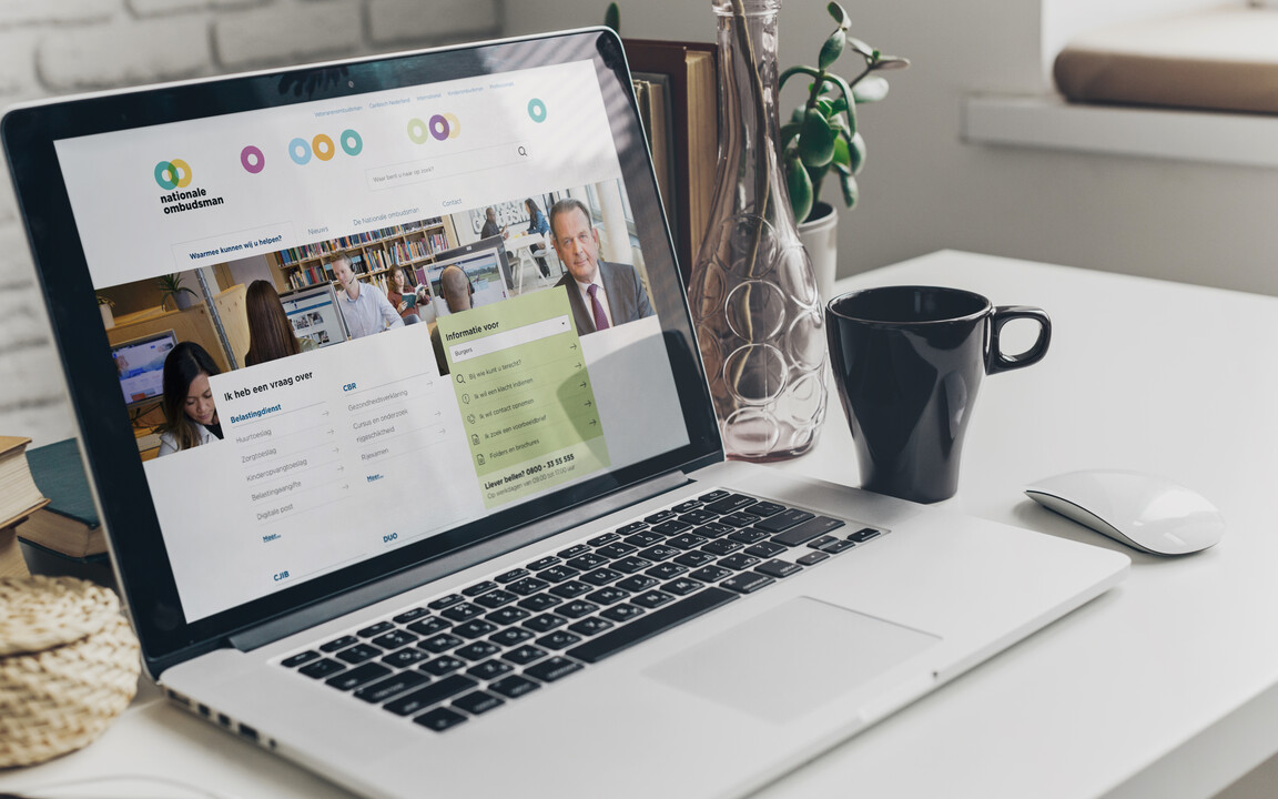 Nationale ombudsman website zichtbaar op een laptop