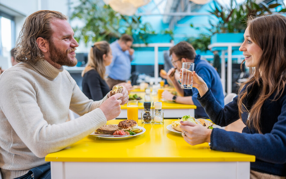 SWISsers aan de lunch