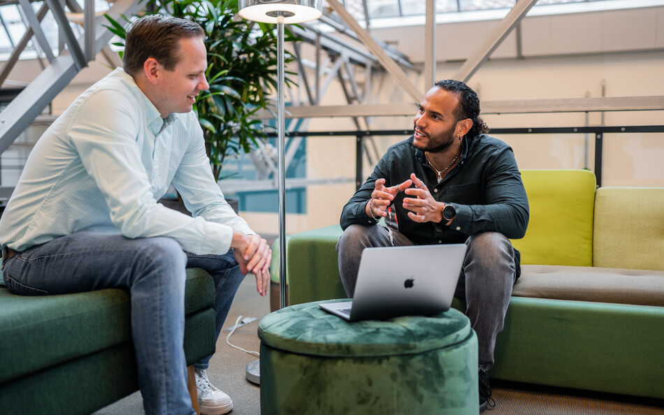 Werknemers van SWIS in gesprek