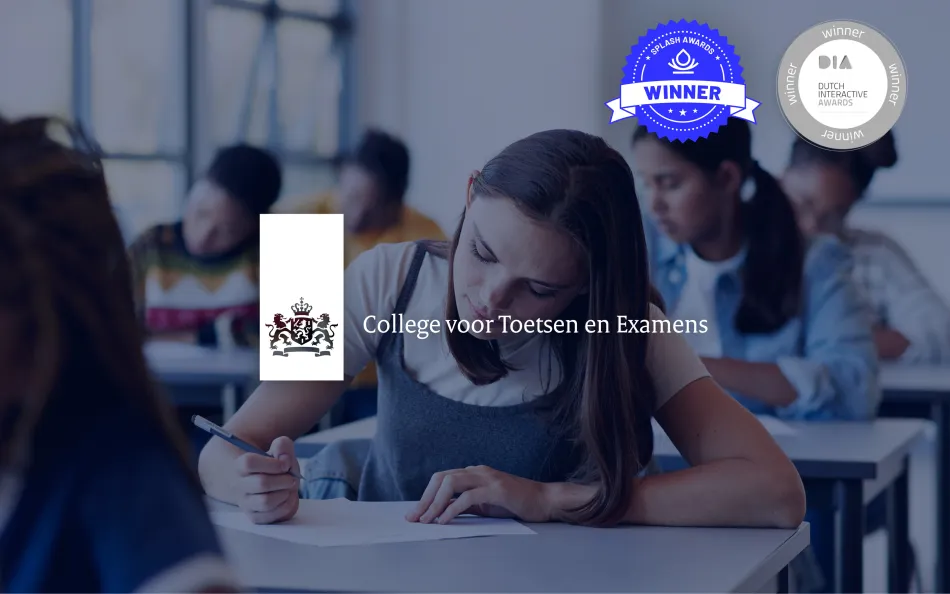 Een meisje schrijft op een papier