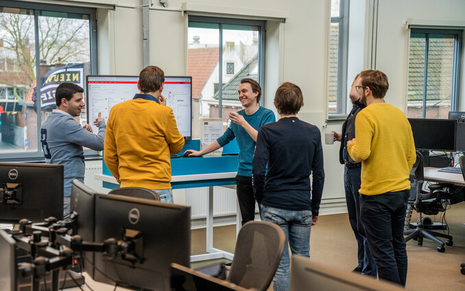 Foto van een standup van een scrumteam