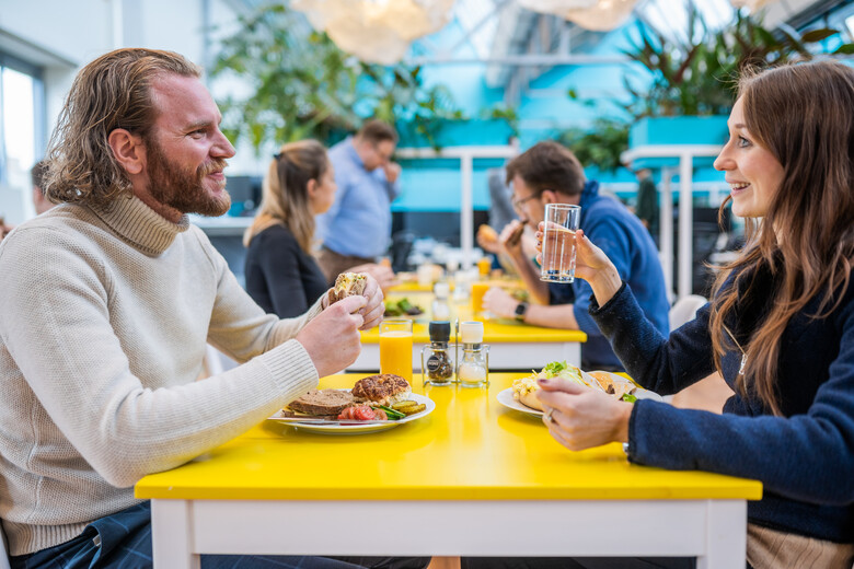 SWISsers aan de lunch