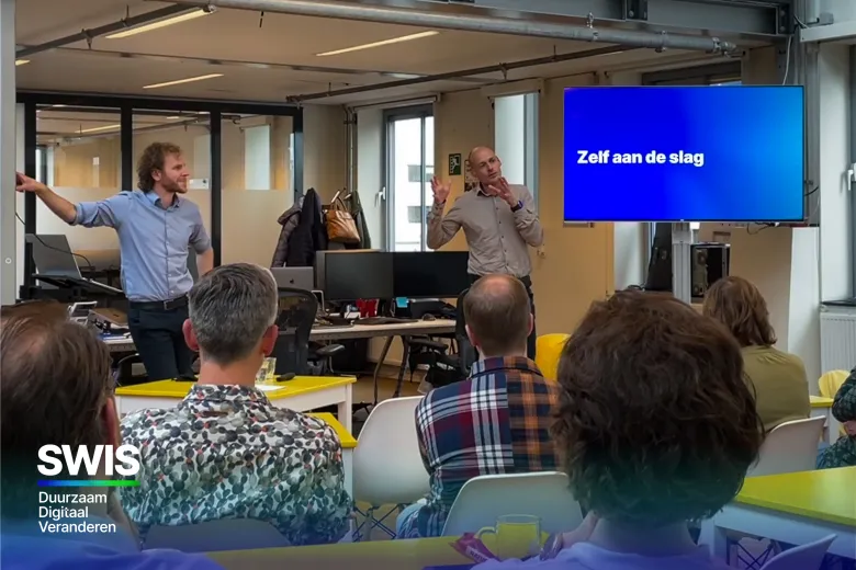 Matthias en Joris presenteren