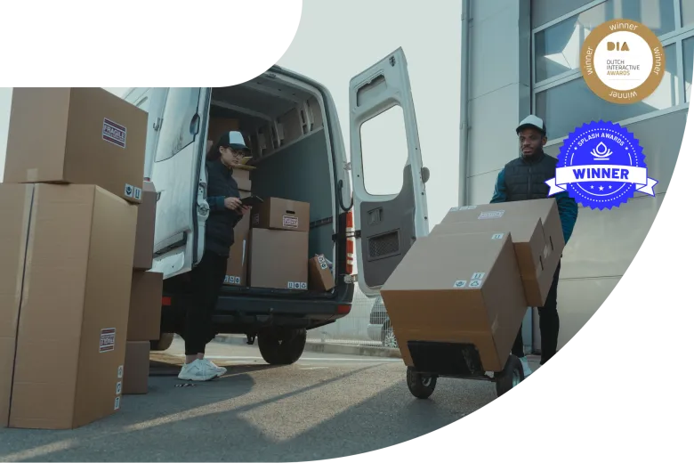 bestelbus met dozen