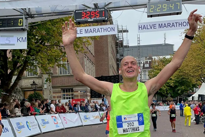 Matthias Snoei loopt de Leiden Marathon 2022 uit
